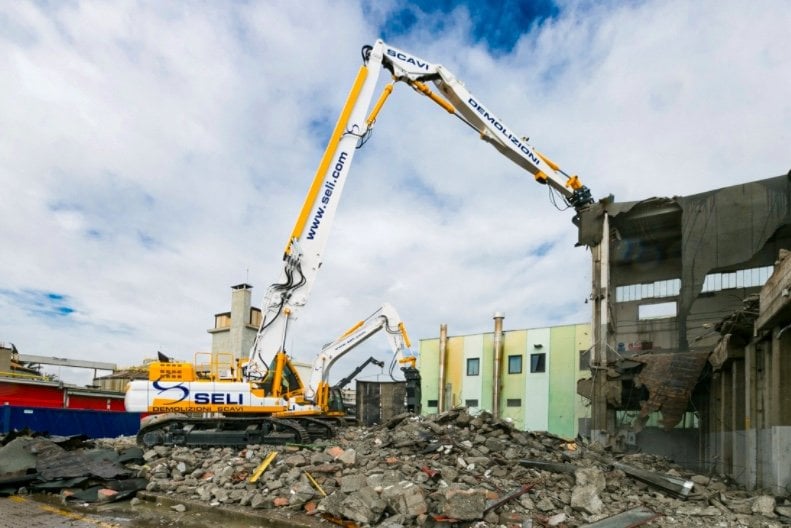 Doosan DX530DM tears down Milan’s Belloli oil mill